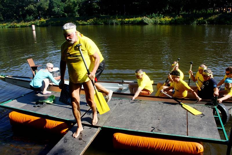 Závody dračích lodí