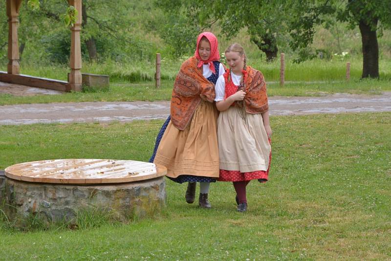 Letnice v kouřimském muzeu lidových staveb pokazilo počasí