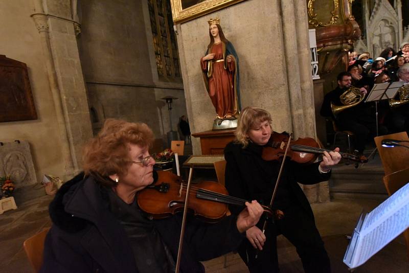 Česká mši vánoční autora Jakuba Jana Ryby v podání Kolínské filharmonie.