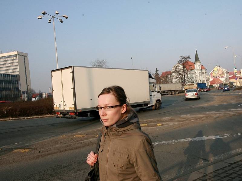 Policisté vyšetřují střelbu v Cerhenicích