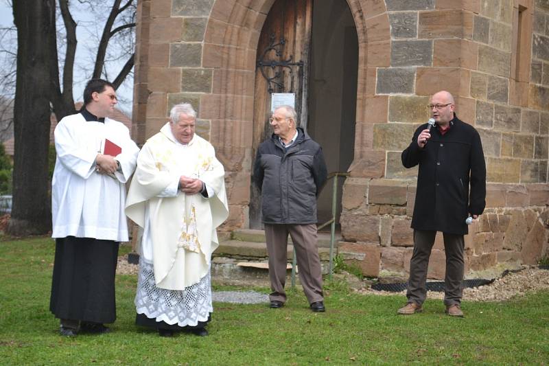 Radimští se sešli na svěcení sochy