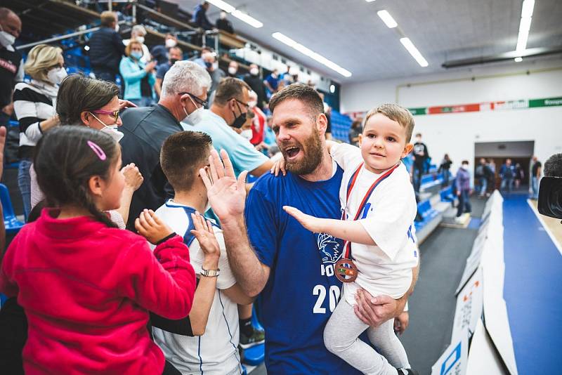 Z basketbalového utkání o třetí místo Kooperativa NBL Kolín - Brno (90:89)