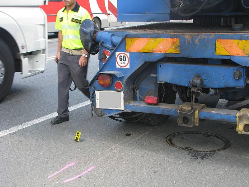 Dopravní nehoda u kruhového objezdu v Havlíčkově ulici Kolíně, 31.8.2011