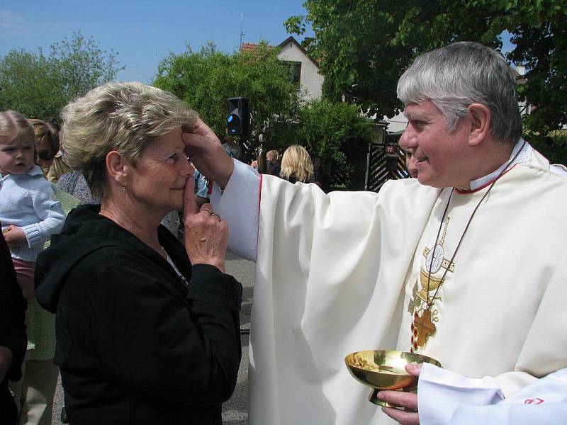 Bohoslužebné setkání při příležitosti vysvěcení opravené kapličky sv. Václava, Vyžlovka 8. května 2011