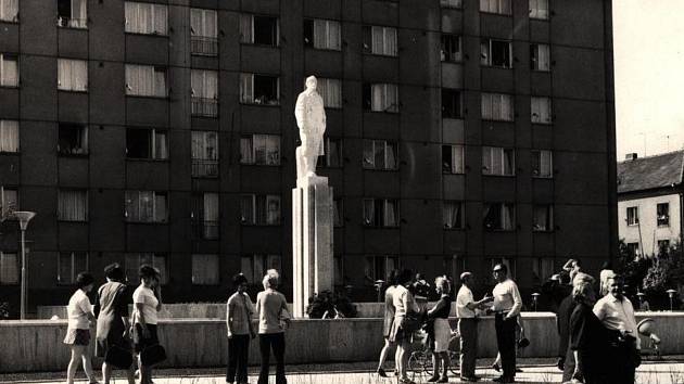 Socha Lenina stávala na sídlišti v Kolíně.