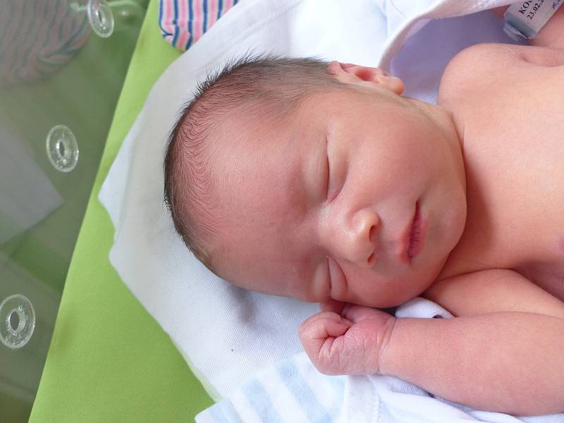 Jonáš Koudelka se narodil 23. února 2020 v kolínské porodnici, vážil 2990 g a měřil 48 cm. V Čáslavi se z něj těší sestřička Amálka (3) a rodiče Michaela a Ondřej.