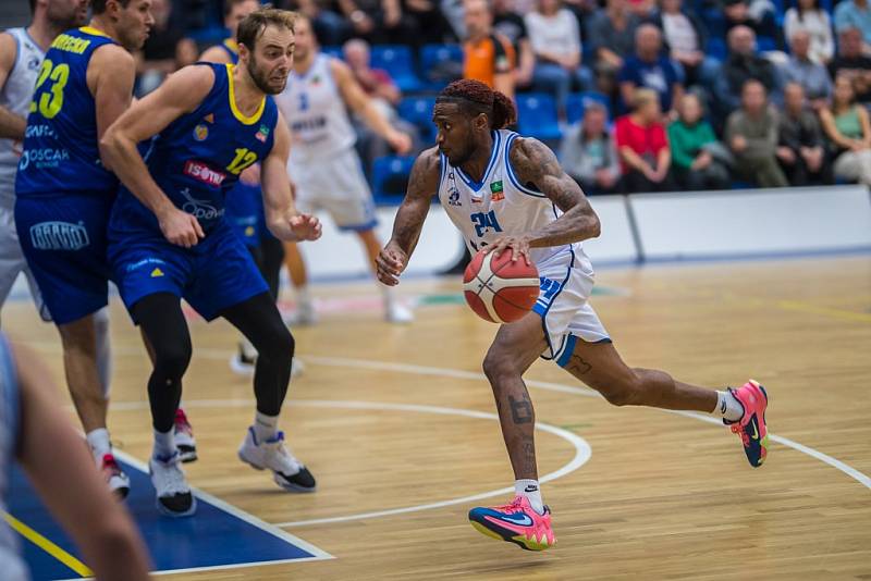 Z basketbalového utkání NBL Kolín - Opava (75.80)