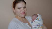 Bublinu v puse během focení vyloudila Alena Škoríková, která se narodila 27. srpna. Vážila při tom 3 240 gramů a měřila 51 centimetr. S maminkou Šárkou, tatínkem Janem a tříletou sestrou Simonou žije v Kolíně.