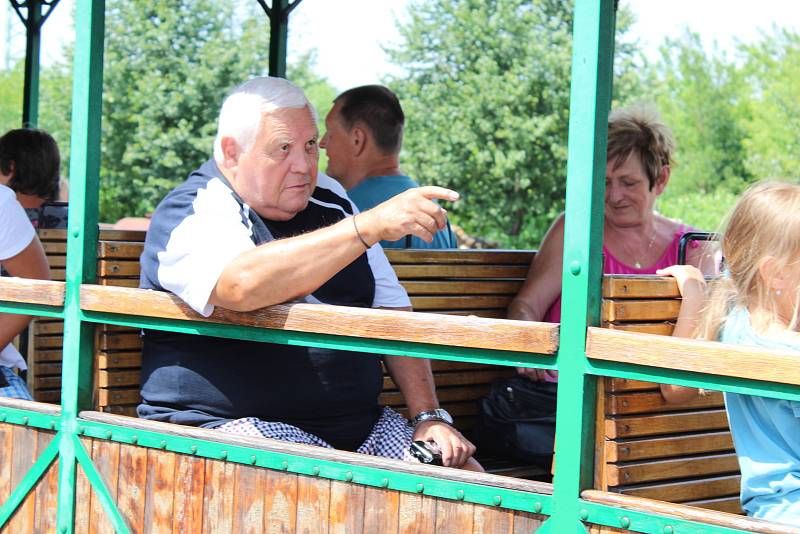 Sobotní jízdy výletním vláčkem na Kolínské řepařské drážce