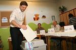 Volby do EP na Kolínsku, volební místnost v Mateřské škole Bachmačská Kolín, kde odvolil i dosavadní starosta Vít Rakušan.