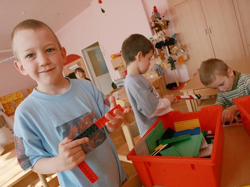 Děti z mateřské školy v Bachmačské ulici v Kolíně.