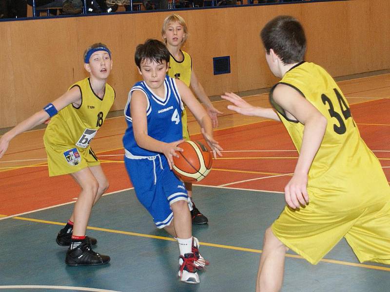 Z utkání starších minižáků BC Kolín - Český Brod.