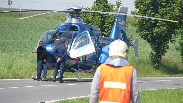 Těžká dopravní nehoda na kruhovém objezdu u Ovčár