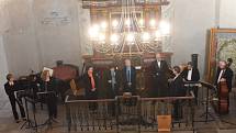 Tentokrát se v kolínské synagoze sešli členové a přátelé kolínského Kruhu přátel hudby na koncertu špičkového vokálně – instrumentálního souboru Linha Singers.