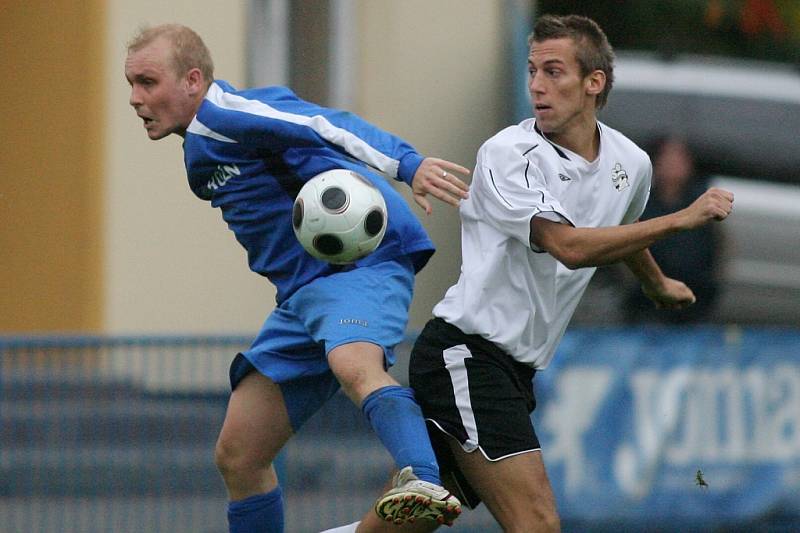 Z utkání FK Kolín - Horní Měcholupy 1:1