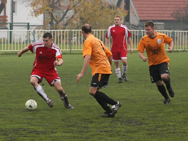 Z utkání fotbalového okresního přeboru Kolínska Býchory - Bečváry (3:1).