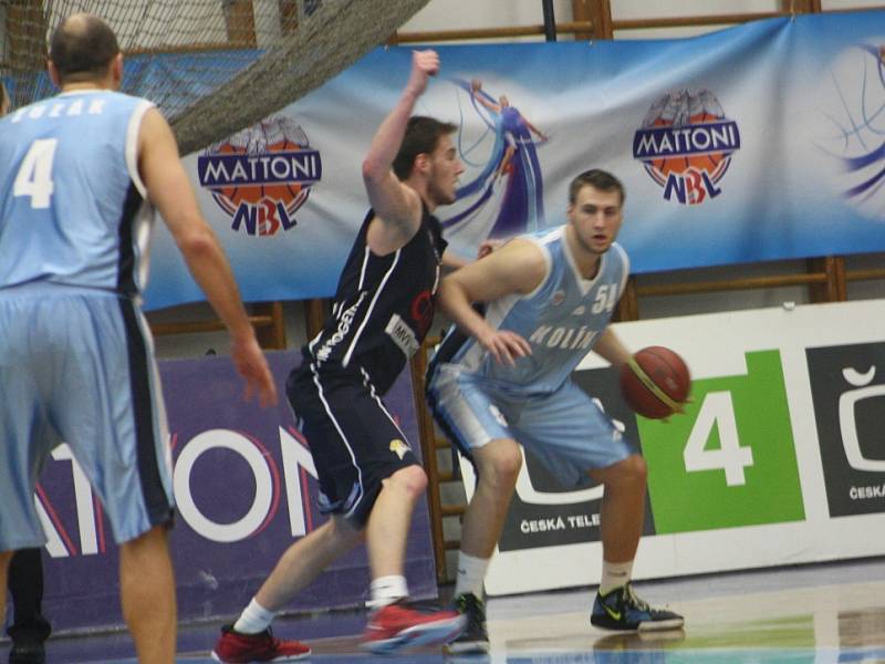 Z utkání BC Unikol Kolín - BK Děčín (76:66).