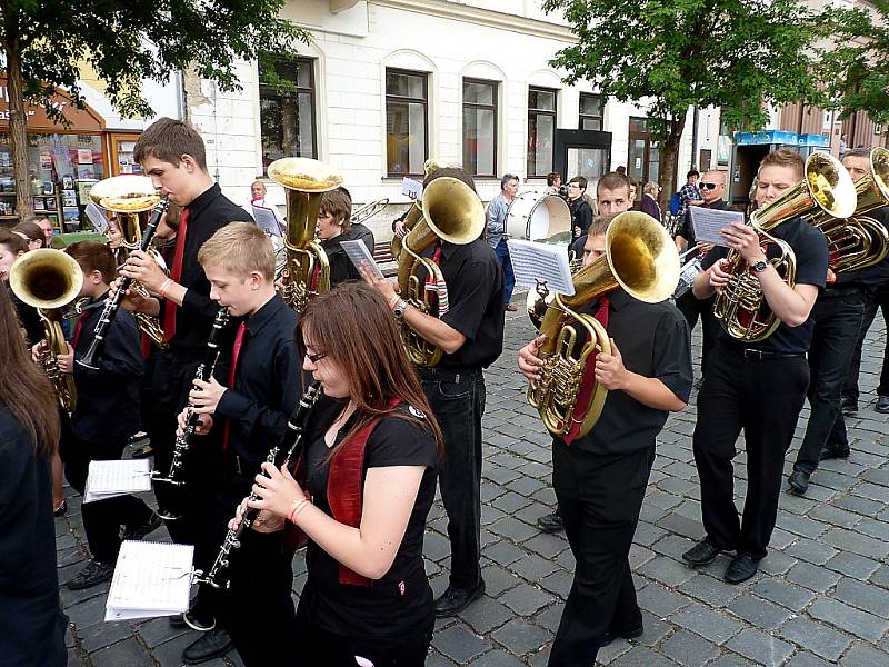 Hlavní slavnostní průvod Kmochova Kolína 2012