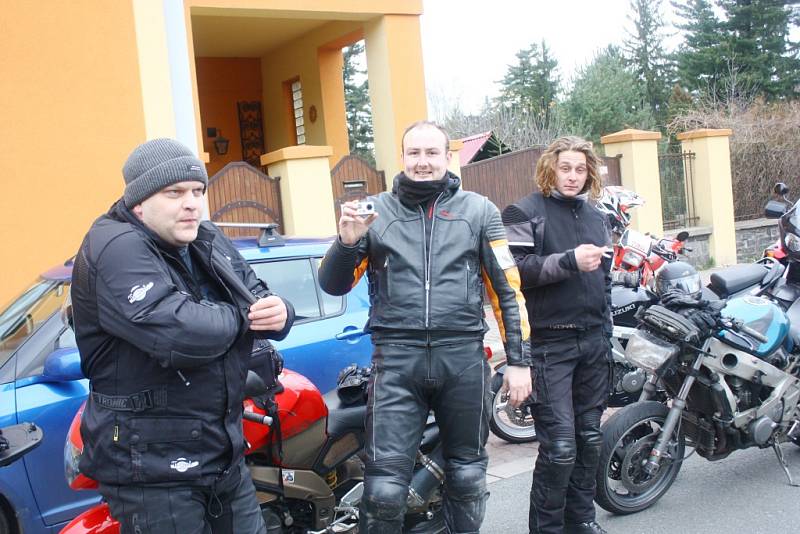 Vánoční vyjížďka kolínských motorkářů, kterou organizuje Kolínská verbež.