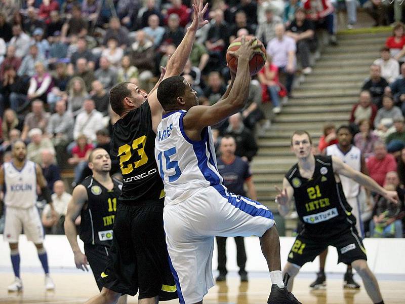 Z utkání BC Kolín - Inter Bratislava (89:64).