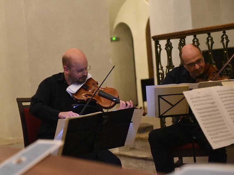 Kruh přátel hudby: z koncertu Apollon kvarteta v kolínské synagoze.