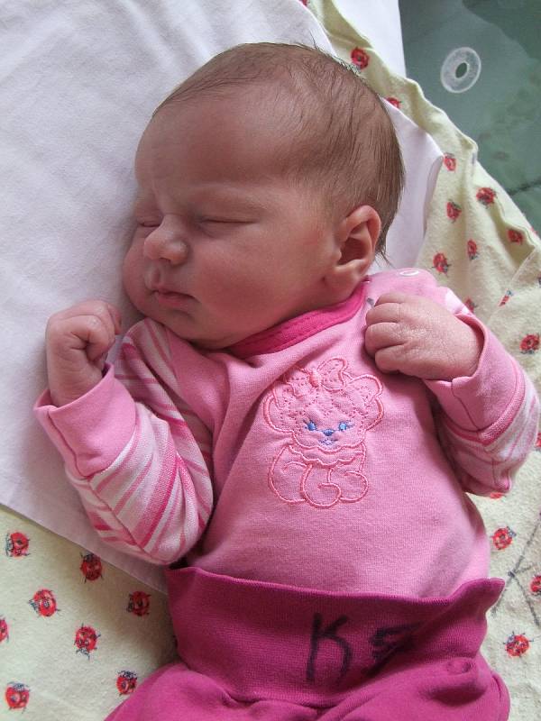 Rozálie Rollerová se narodila 27. března 2018 s mírami 3250 gramů a 50 cm. Ve Starém Kolíně bude vyrůstat s maminkou Petrou a tatínkem Lukášem.