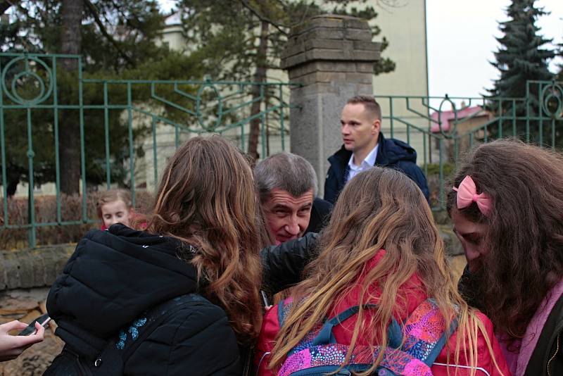 Vládní delegace se rozjela Středočeským krajem.