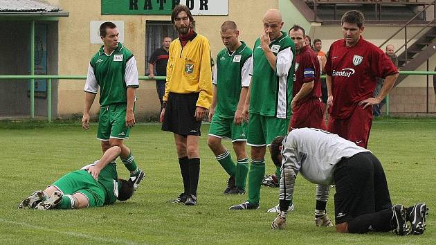 Z utkání Ratboř - Tři Dvory (3:4).