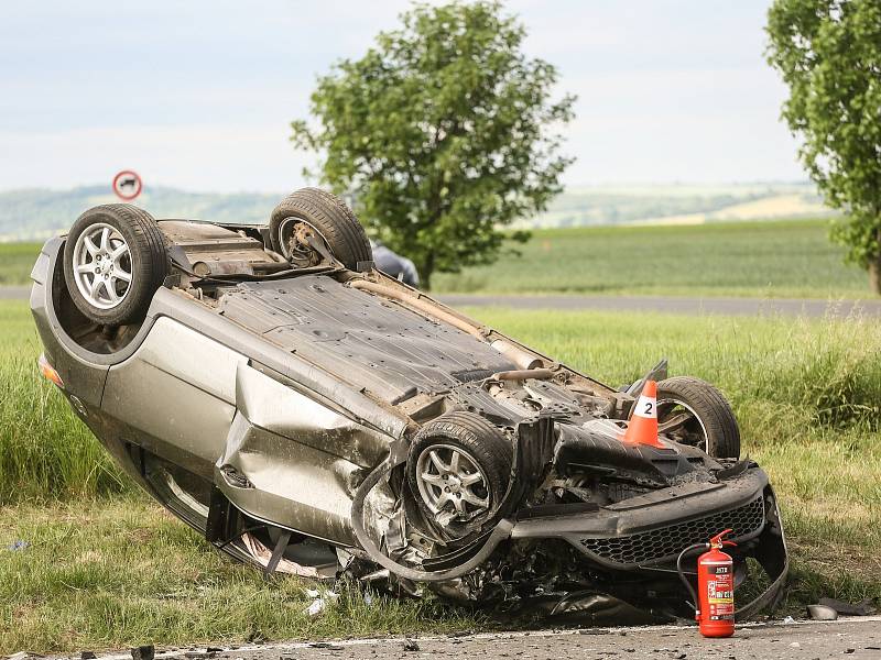 Vážná dopravní nehoda na silnici I/12 u Vrbčan.