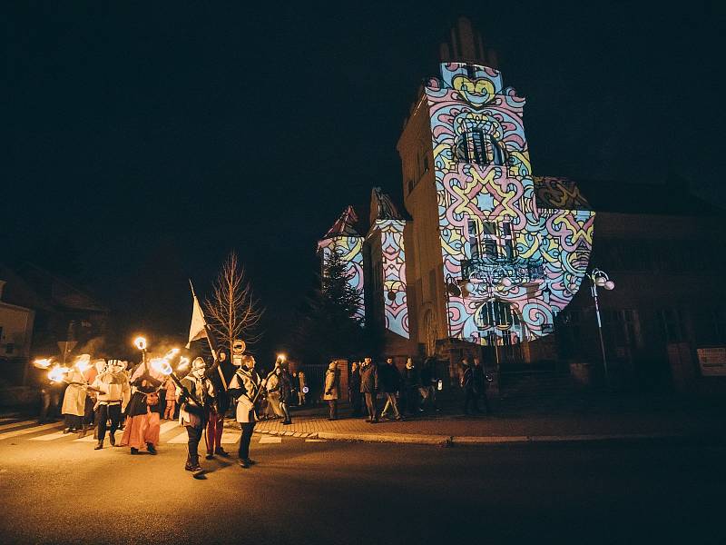 Adventní lampionový průvod v Českém Brodě.