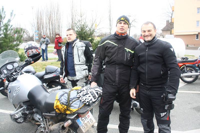 Vánoční vyjížďka kolínských motorkářů, kterou organizuje Kolínská verbež.