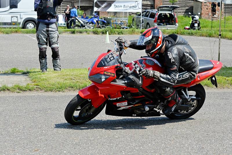 Ze závodů Moto Gymkhana v Kolíně