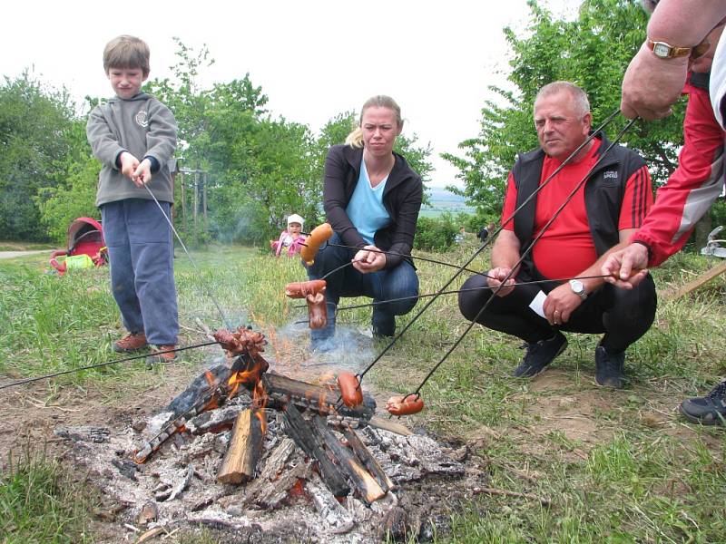 Českobrodští Sokolové ve spolupráci se skauty obnovili tradici poutí na Lipskou horu