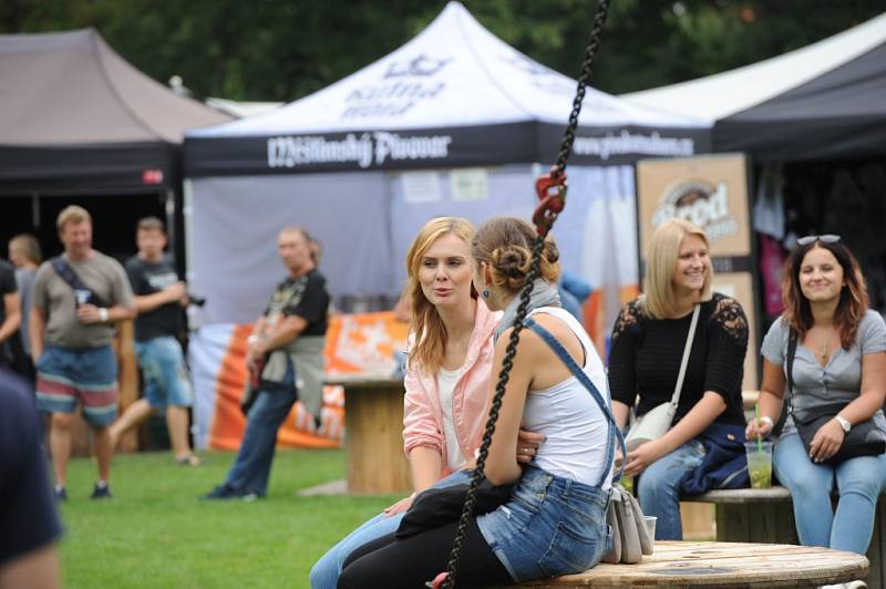 Na slavná léta festivalu Rock for People zavzpomínali v sobotu v areálu českobrodského stadionu Na Kutilce, kam se alespoň na jeden den opět vrátilo festivalové dění.