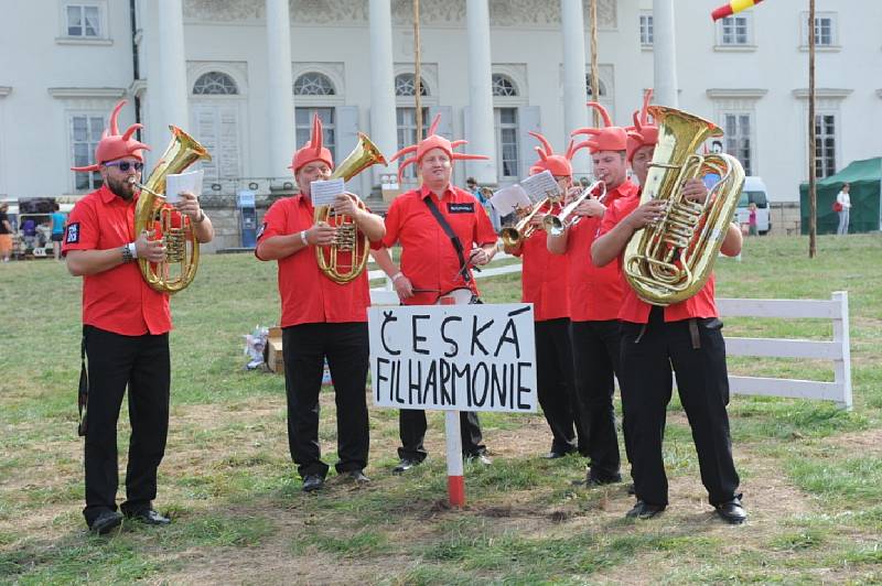 Festival Kefír se přesunul k zámku Kačina