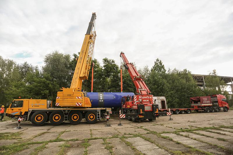 Z příprav na transport parního kotle z kolínské firmy SEA do teplárny v polském městě Ciechanów.