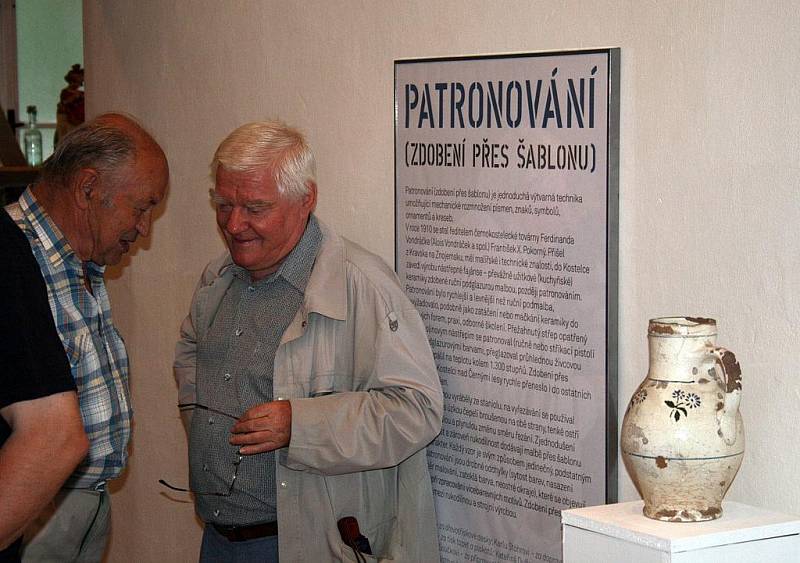 V Kostelci byla zahájena výstava Patronování.