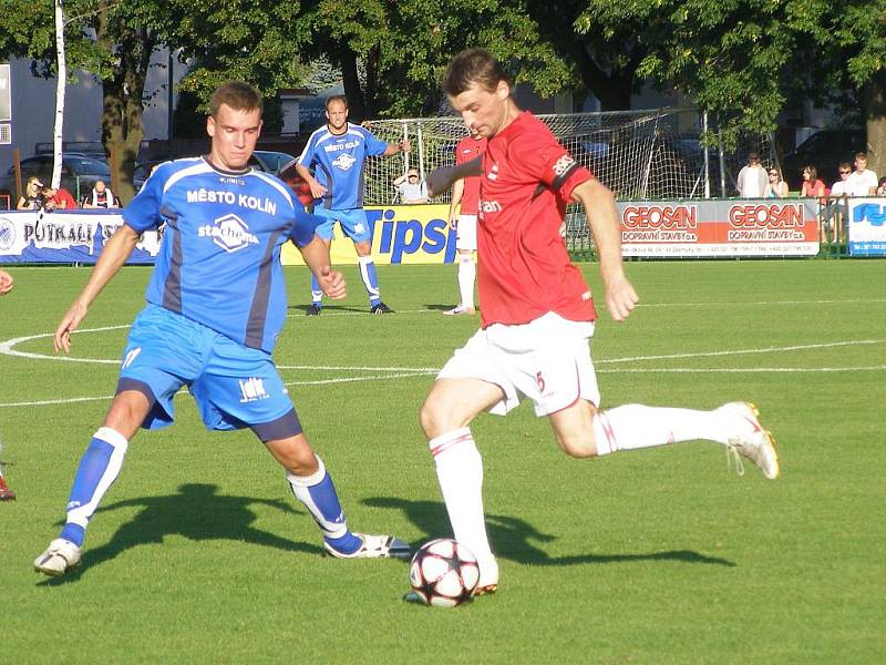 Z divizního fotbalového derby Velim - Kolín (1:1)