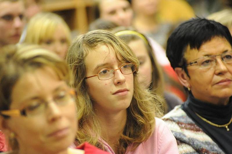 Čtvrtý ročník literární soutěže vyhlašované Stipendijním nadačním fondem města Kolína zná od pátku své vítěze. Téma letošního klání znělo: „Proč se Kolín jmenuje Kolín, aneb fantazii se meze nekladou,