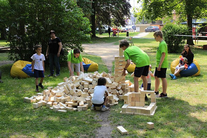 V sobotu se u pivovarského rybníka v Českém Brodě konal festival neziskových organizací.