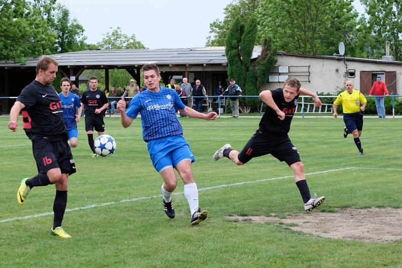 Z utkání Břežany II - Libice nad Cidlinou (1:5).