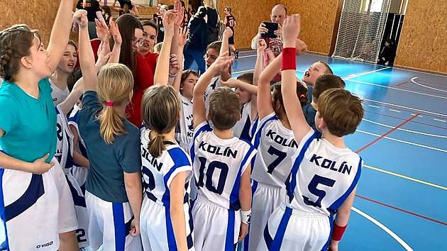 Nejmladší basketbalisté Kolína se postupně zlepšují.