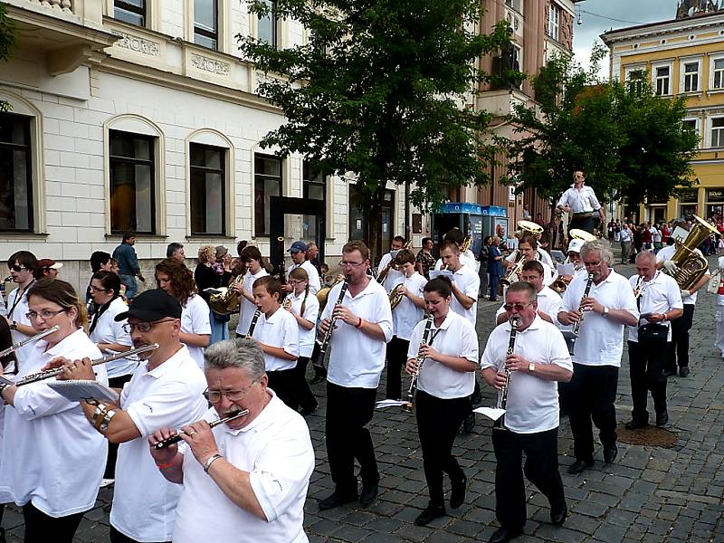 Hlavní slavnostní průvod Kmochova Kolína 2012