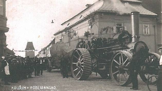 Doprava balvanu z lipanského bojiště na náměstí v Kouřimi.
