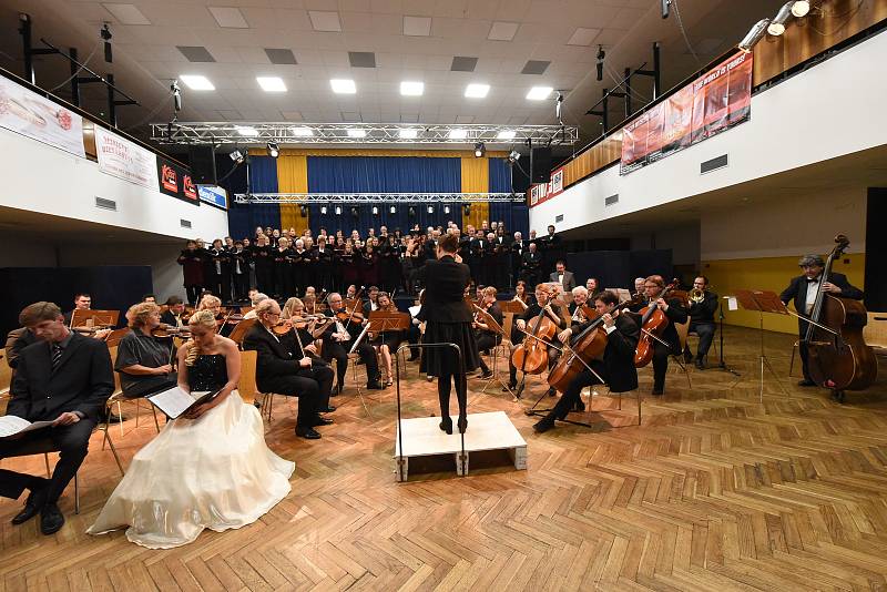 Podzimní koncert Kolínské filharmonie ve velkém sále Městského společenského domu v Kolíně.