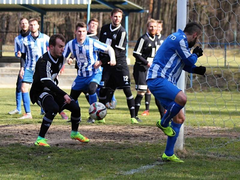 Z přípravného utkání FK Kolín - Dobrovice (0:0).