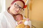 Viktorie Svobodová se rozplakala 5. července 2016. Po narození se pyšnila mírami 46 centimetrů a 3550 gramů. Maminka Petra a tatínek Lukáš si svou prvorozenou odvezli do Krupé.