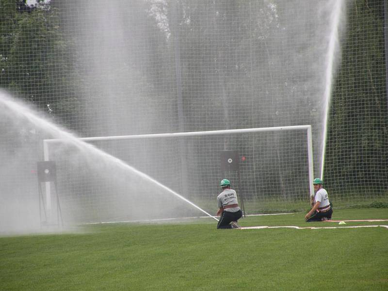 Druhé kolo Podlipanské ligy se uskutečnilo v Rostoklatech