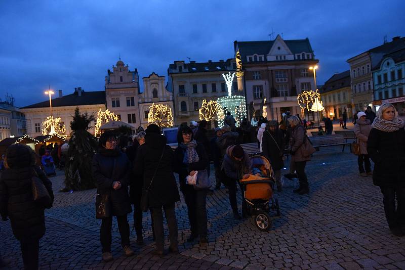 Závěr Tříkrálové sbírky se uskutečnil první lednovou neděli na kolínském Karlově náměstí.