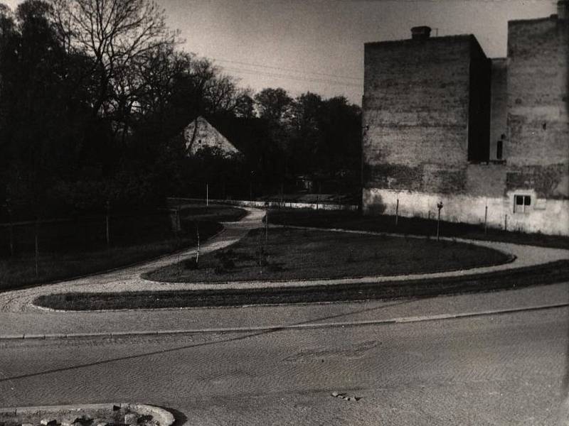 Neznámá fotografie z archivu redakce Kolínského deníku. Pokud by někdo věděl, co se nachází na snímku, může informace poslat na e-mailovou adresu: redakce.kolinsky@denik.cz.